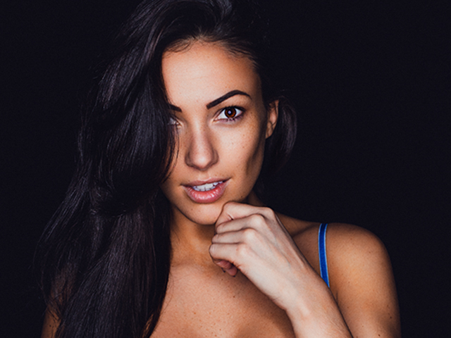 MODEL SPOTLIGHT – SOPHIE