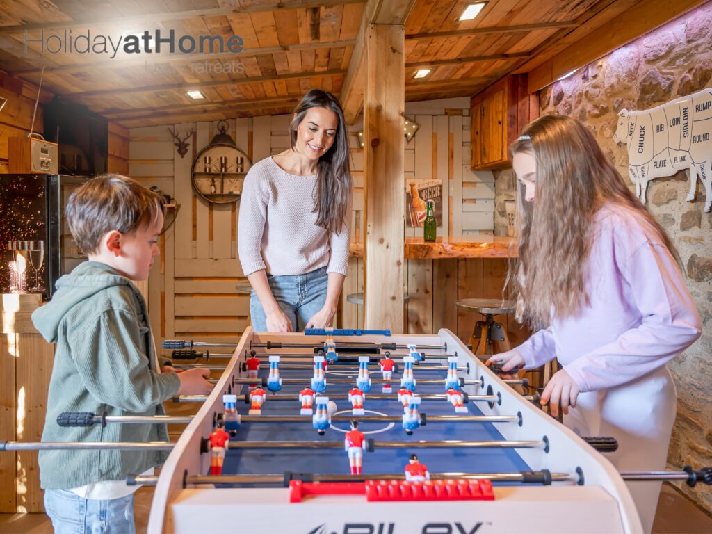 BARRETT FAMILY FOR HOLIDAY AT HOME