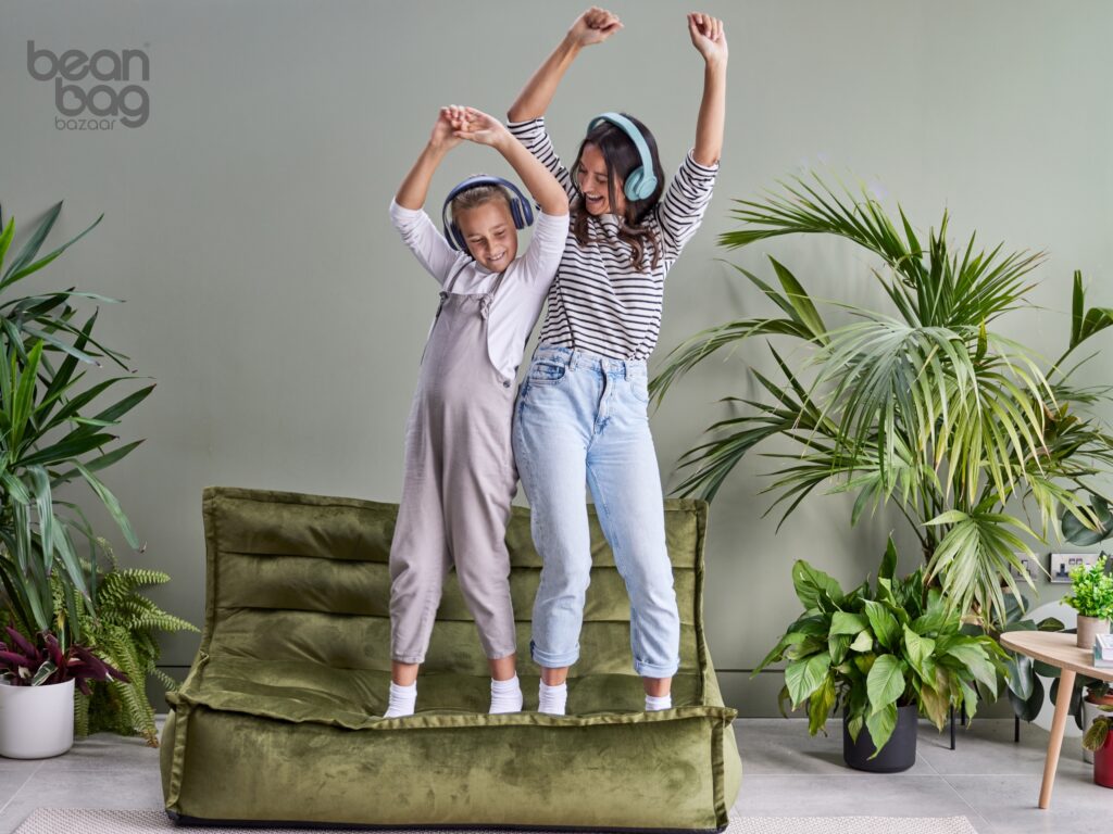 REAL COUPLES, REAL FAMILIES & REAL CONNECTIONS